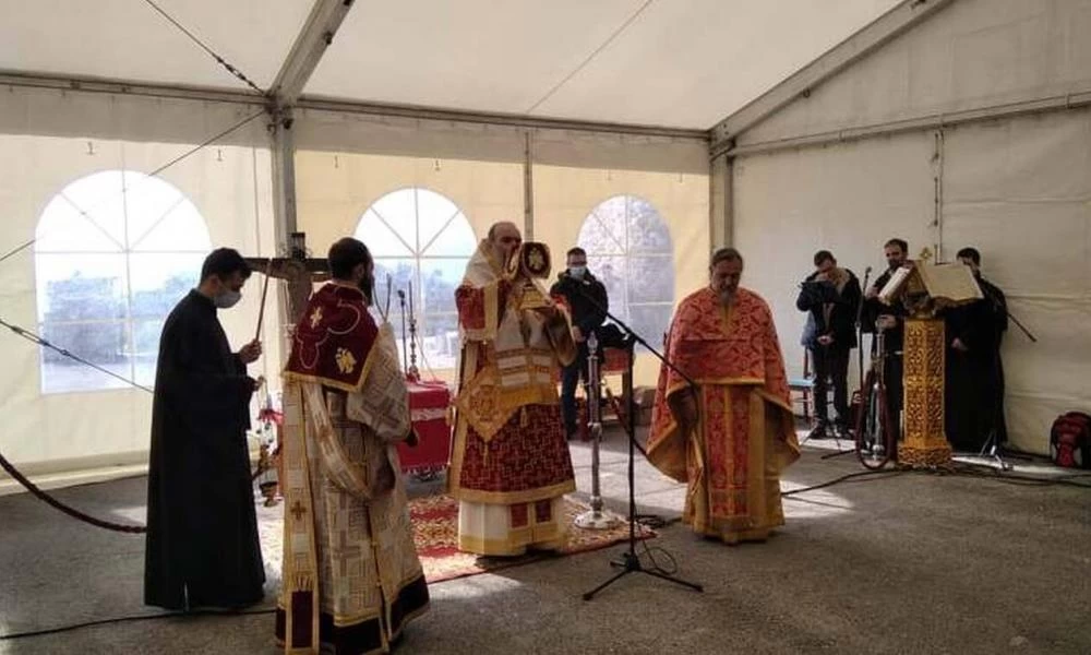 Ελασσόνα: Τελέστηκε Θεία Λειτουργία μέσα σε σκηνές